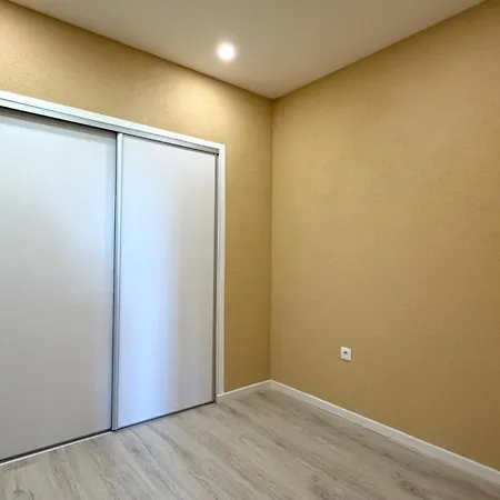 Modern In A New Building Apartamento Levice